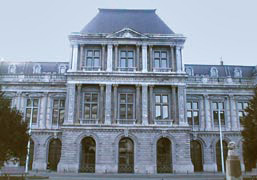 Ancienne abbaye de Saint-Laurent - Façade côté ville.