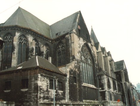 Collégiale Sainte-Croix à Liège, Belgique (façade nord).