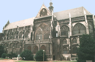 Église gothique - Façade sud.