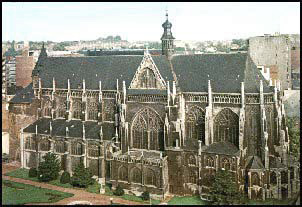 Vue extérieure de l'église Saint-Jacques - façade sud