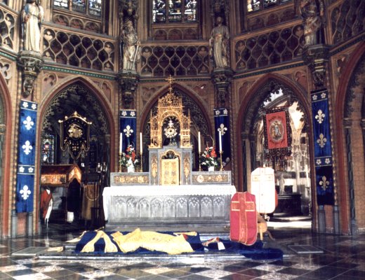 Maître-autel néo-gothique